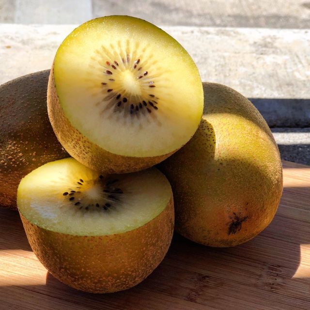 Gold Kiwi Information, Recipes and Facts